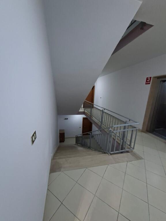 M. SHYRI  APPARTAMENTO 2+1+POSTO AUTO IN AFFITTO   1.000 EURO