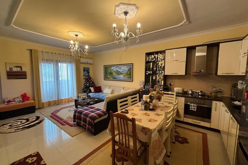 🏡 Apartment 3+1+2 for Sale – Rruga e Re, Vlorë