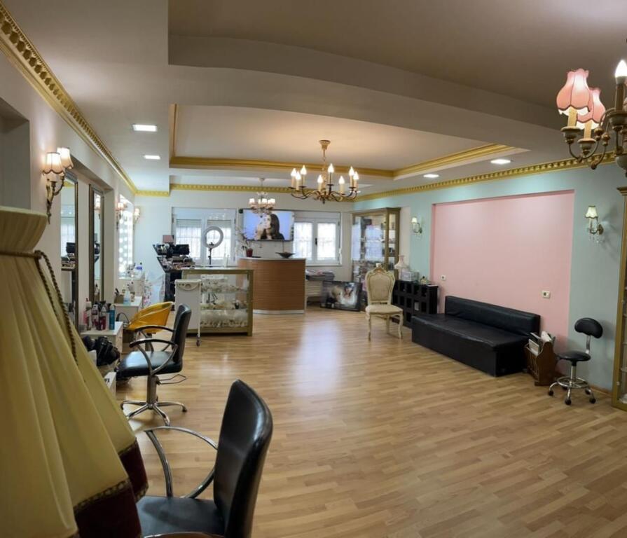 🏢A Piazza, Via Sulejman Pasha, si affitta uno spazio commerciale, duplex con una superficie di 130m2, Vuoto, 1.500Euro (Netto)
