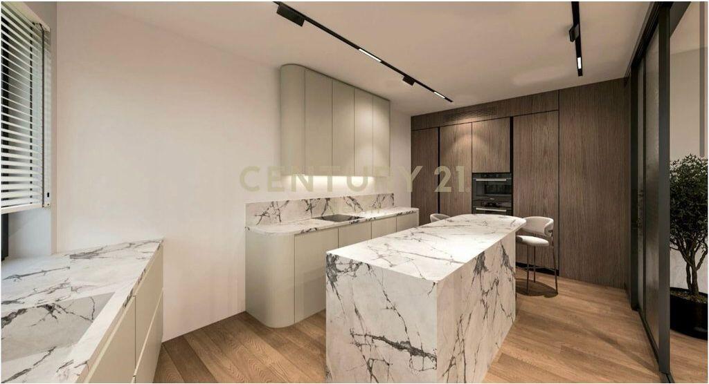 Apartment 3+1+2 with Private Yard for Sale – Dry Lake