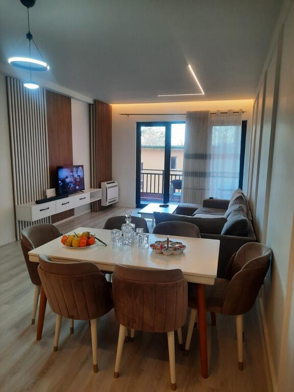 In affitto Appartamento 2+1+2 Complesso Arlis (via Dibra)  750 Euro