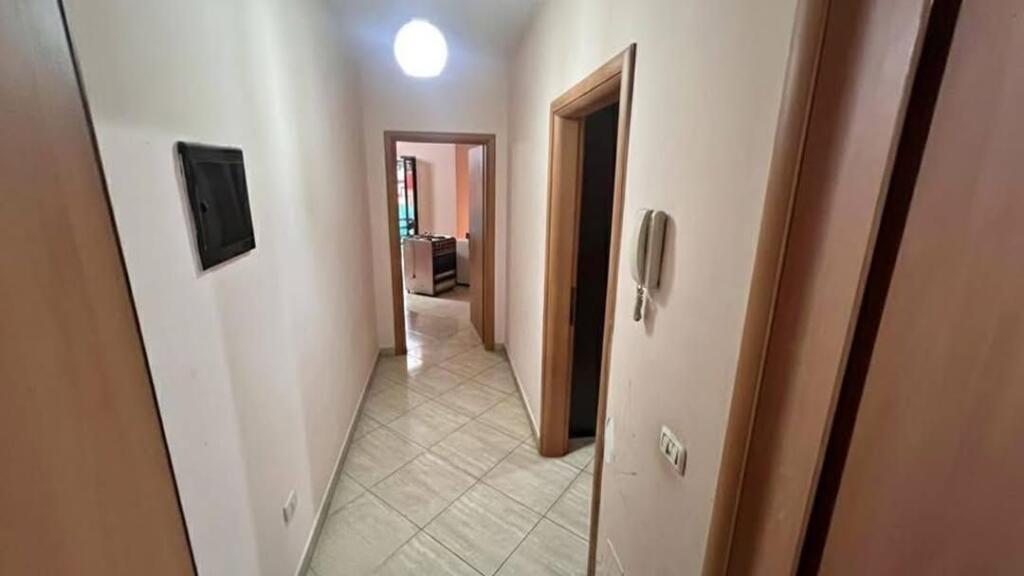 SHITET APARTAMENT 1+1 – ASTIR, PRANË RRETHIT