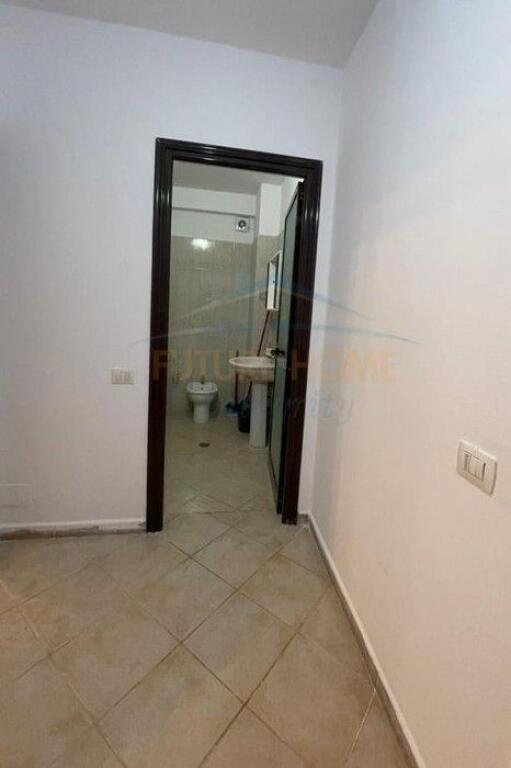 Rent, Apartment 1+1+2 Balconies, Elbasan Street, Tirana..