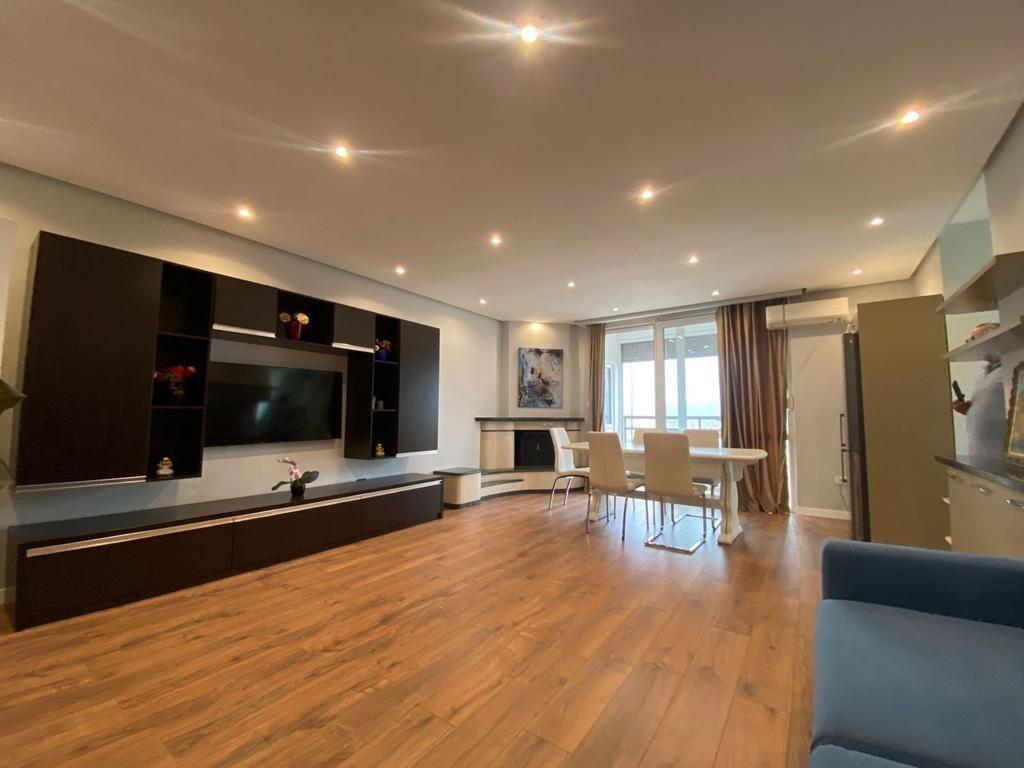 🏡 Apartament 2+1 me Qira – Super Lokacion, Ekspozita “Shqipëria Sot”