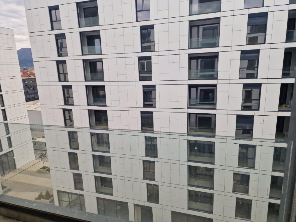Apartment 3+1+2 bathrooms+parking space for sale in the "Akses Tirana" complex nearby