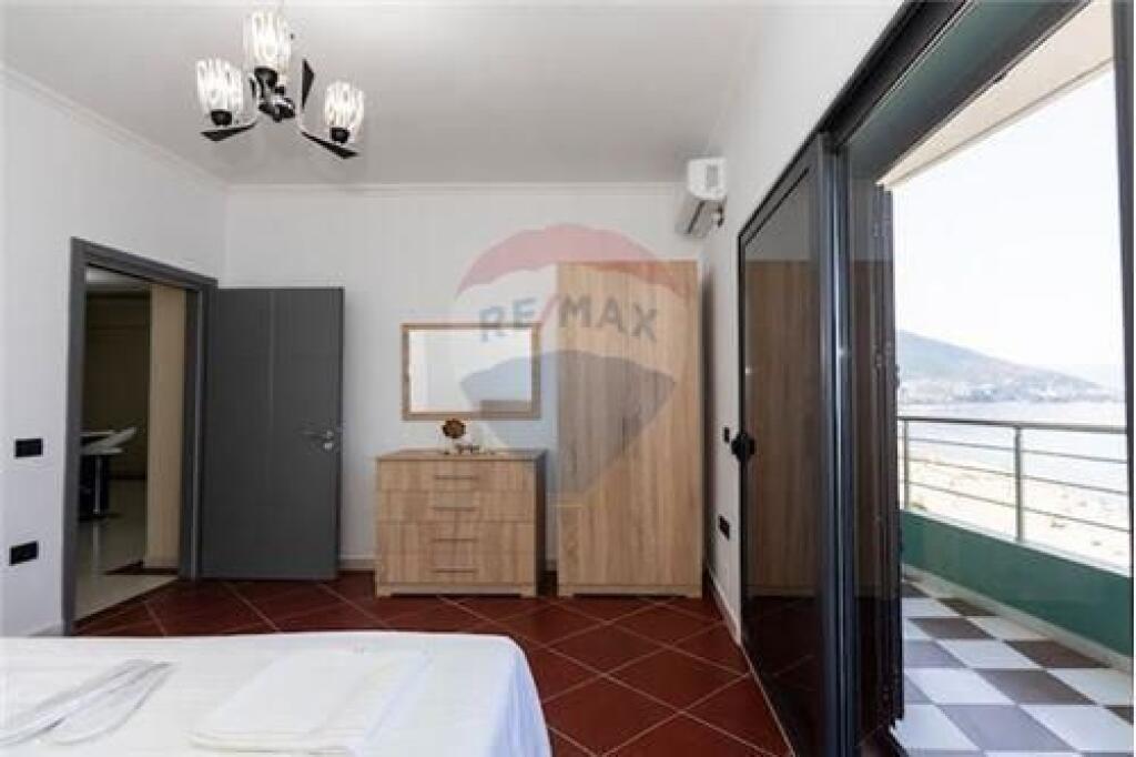🏡 Apartament Luksoz 2+1+2 – Lungomare, Vlorë
