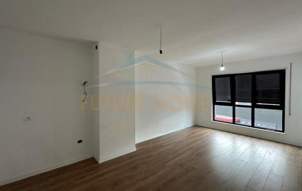 Affitto, Appartamento 2+1+2, Comune di Parigi, Tirana.