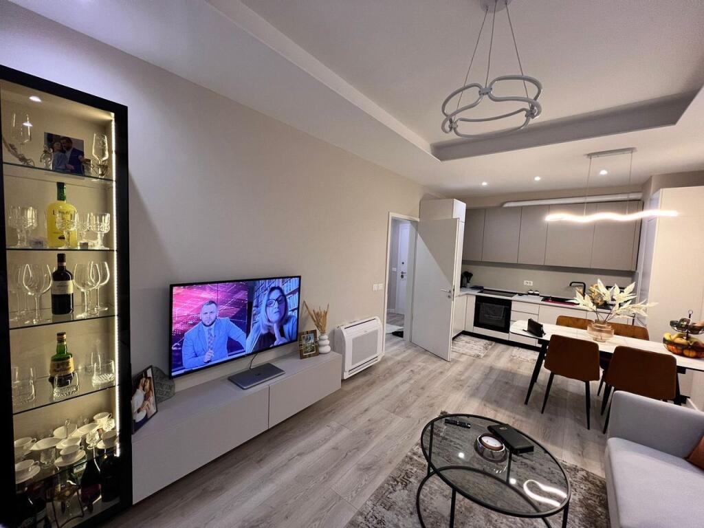 APARTAMENT ME QERA 2+1 21 DHJETORI 80.000 LEKE