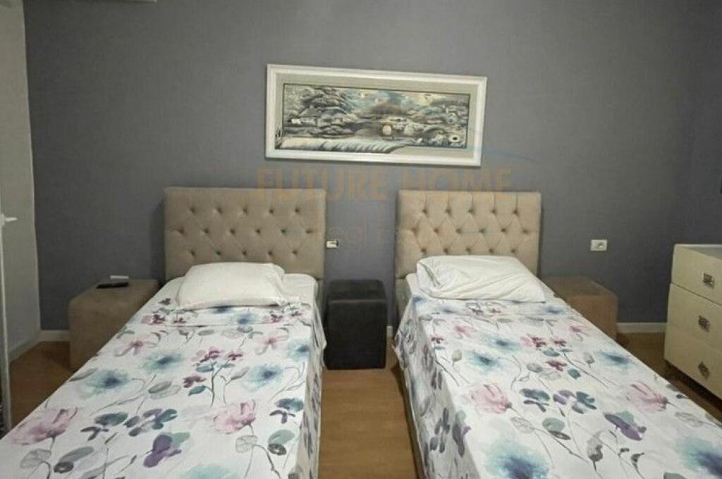 Rent, Apartment 2+1+2, Kristal Center, Commune of Paris, Tirana.