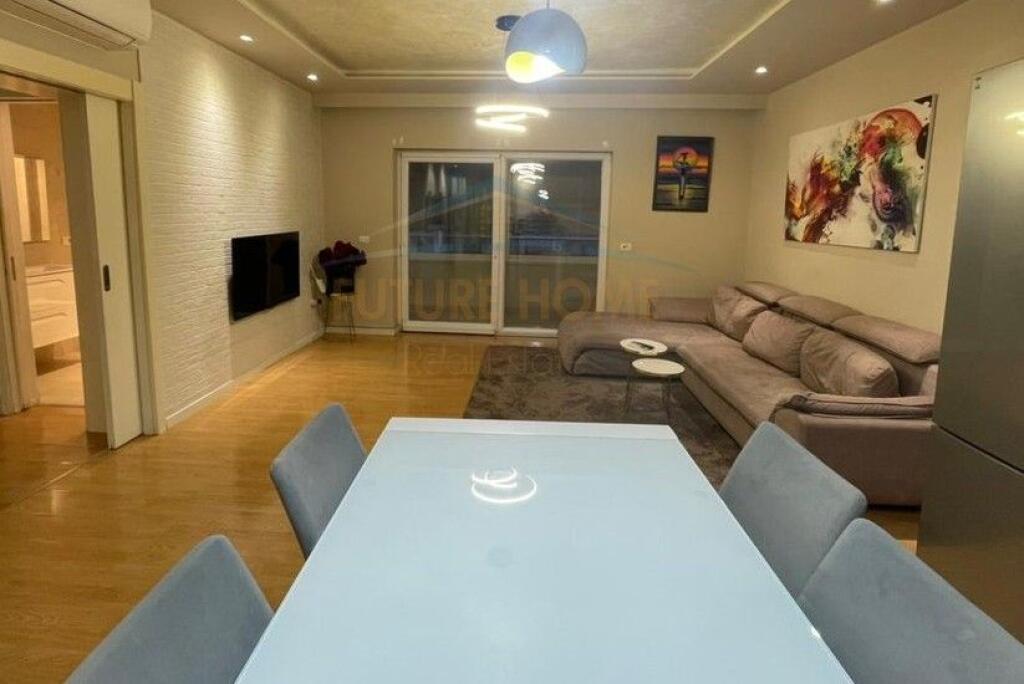 Rent, Apartment 2+1+2, Kristal Center, Commune of Paris, Tirana.