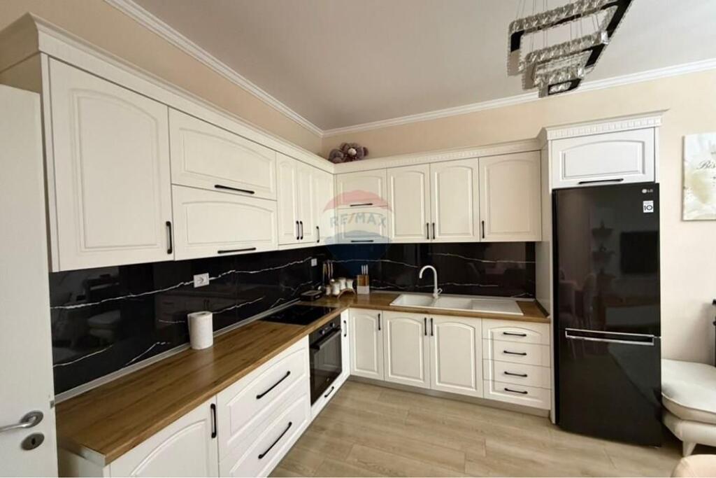 Shitet apartament 2+1 ne shkoze