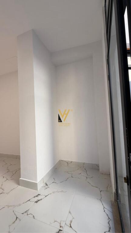 COMMERCIAL SPACE 38 M2 FOR RENT ON MINE PEZA STREET 900 EURO