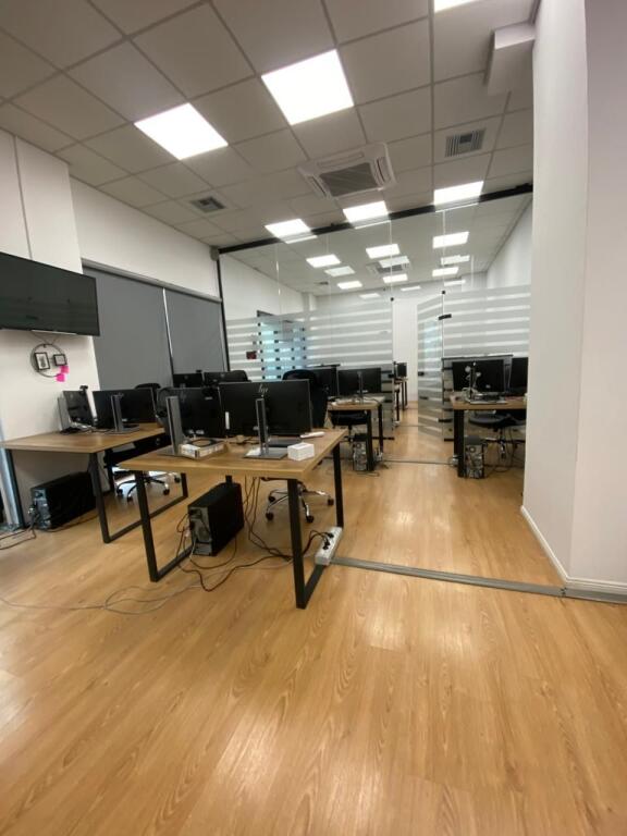 📌 BUSINESS PREMISES FOR SALE IN THE SQUARE 21 COMPLEX