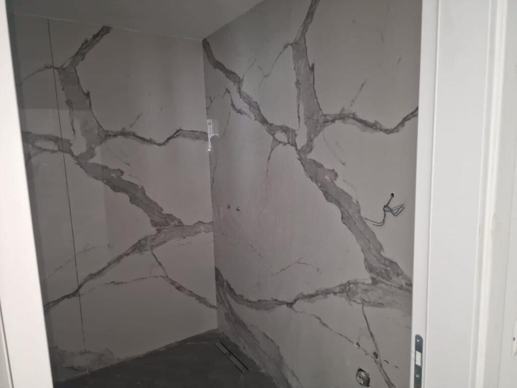 Apartment 3+1+2 bathrooms+parking space for sale in the "Akses Tirana" complex nearby