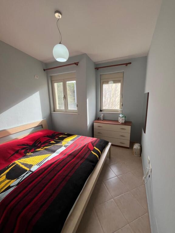 Apartment 3+1 with yard for sale at Gjiri i Lalezit