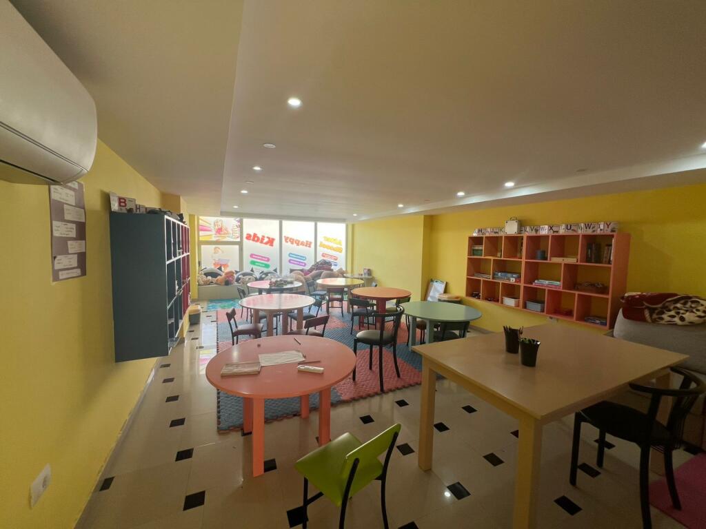 NEGOZIO IN VENDITA VICINO VILA L-ASTIR OCCASIONE TOTALMENTE