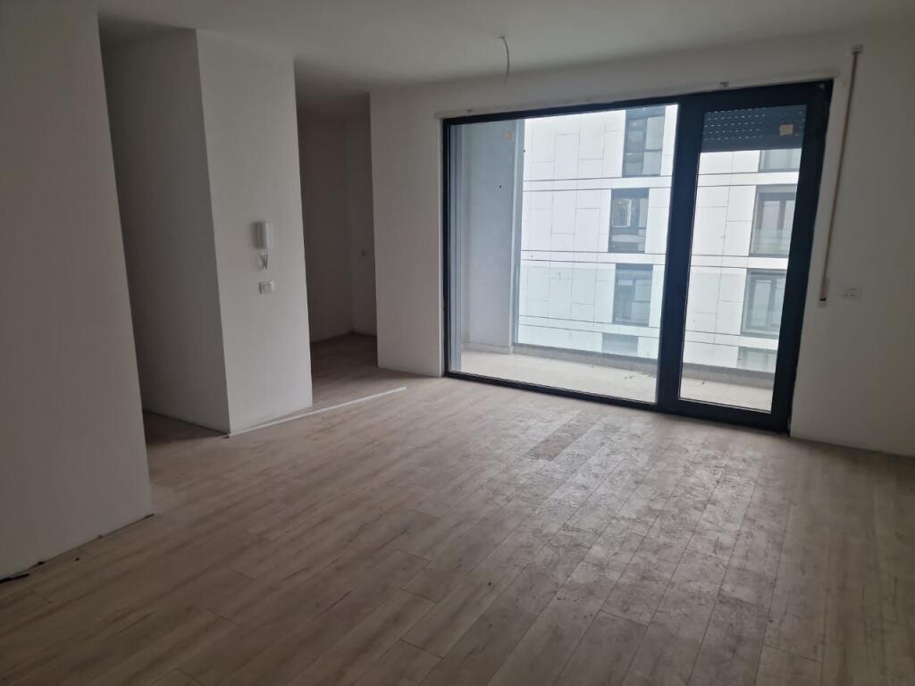Apartment 3+1+2 bathrooms+parking space for sale in the "Akses Tirana" complex nearby