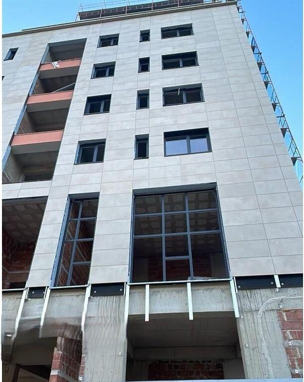 APARTAMENT DUPLEX PER SHITJE + DY POSTE PARKIMI 166,000 €