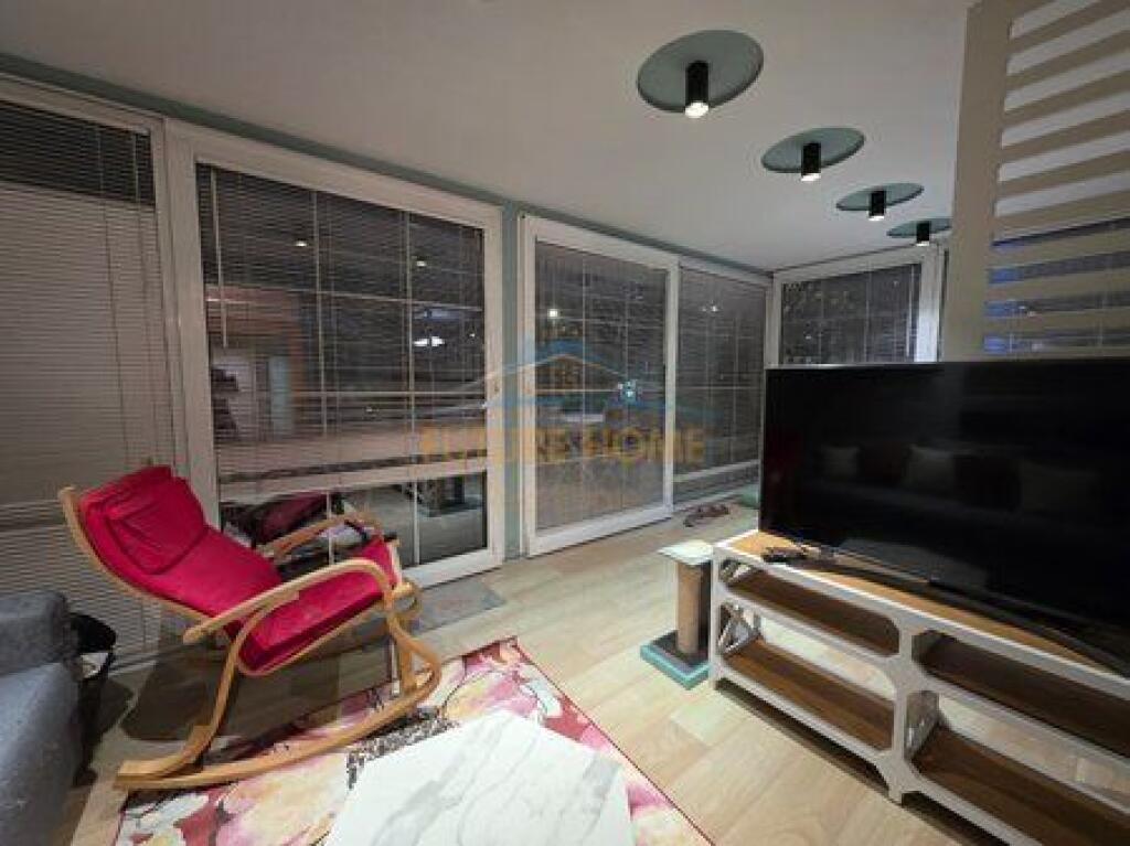 Affitto, Appartamento 2+1 con VERANDA in Via Kosovareve!.