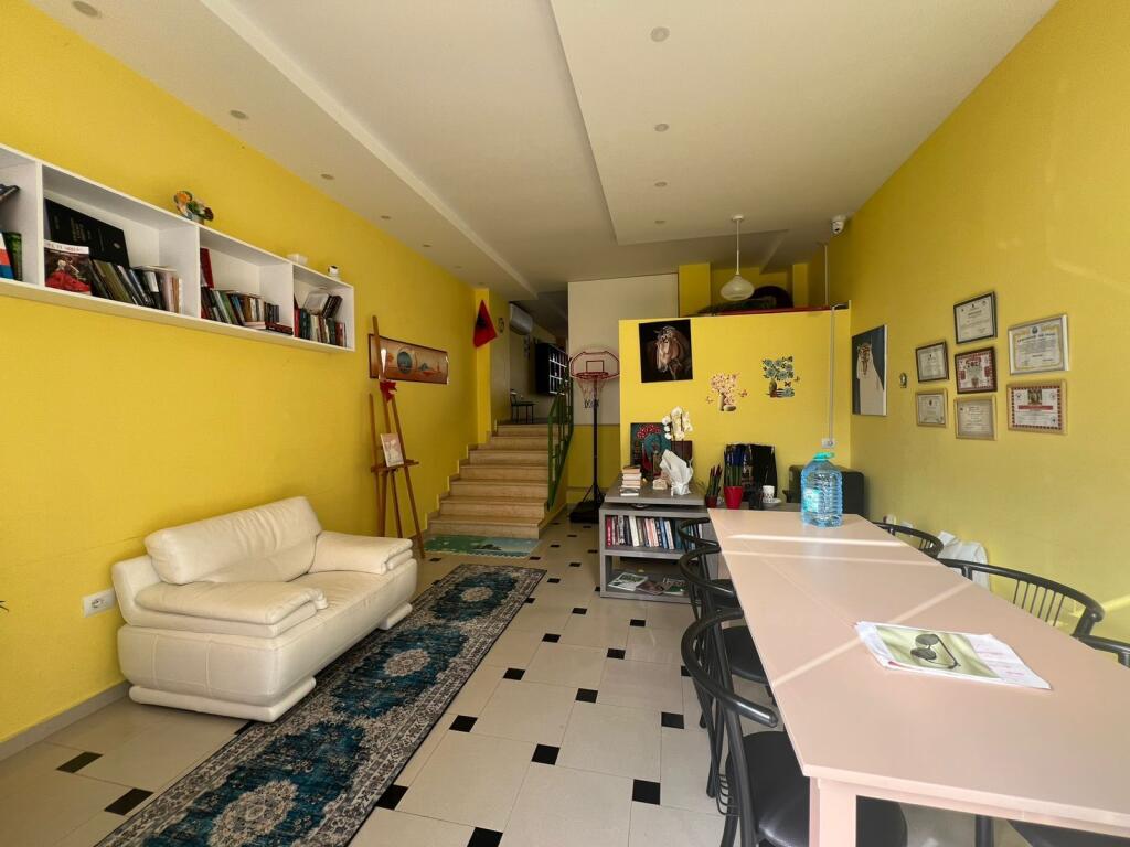 NEGOZIO IN VENDITA VICINO VILA L-ASTIR OCCASIONE TOTALMENTE
