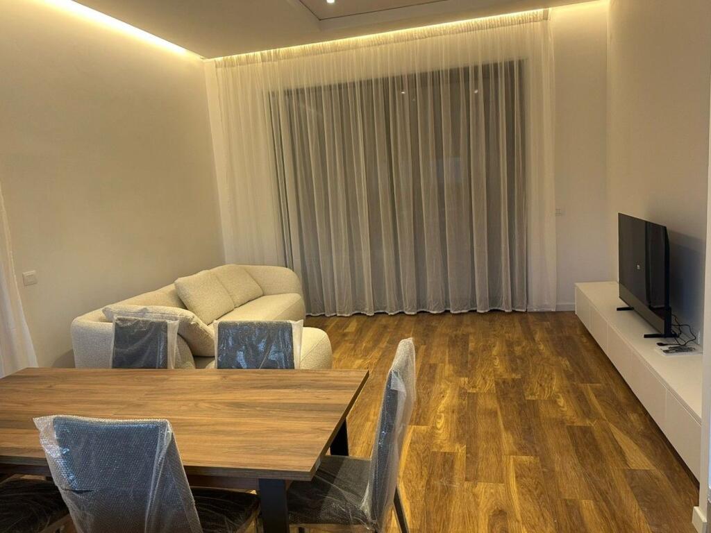 📌 Jepet me qira vilë luksoze 2-katëshe pranë TEG