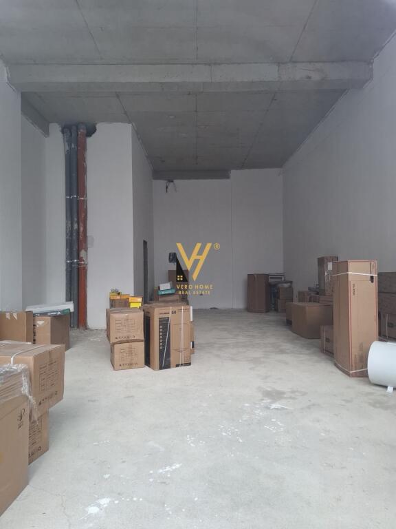 SHOP FOR RENT 80 M2 ON DRITAN HOXHA STREET 2,000 EURO