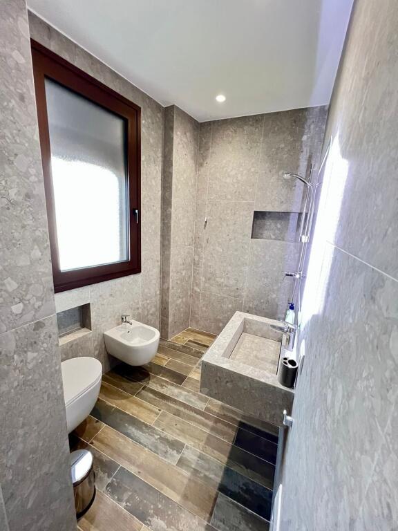 📣 SUPER DUPLEX IN AFFITTO 👉 Tipologia 2+1+2 📍Vicino al Centro 🛣️ Via "Barrikadave" ✨