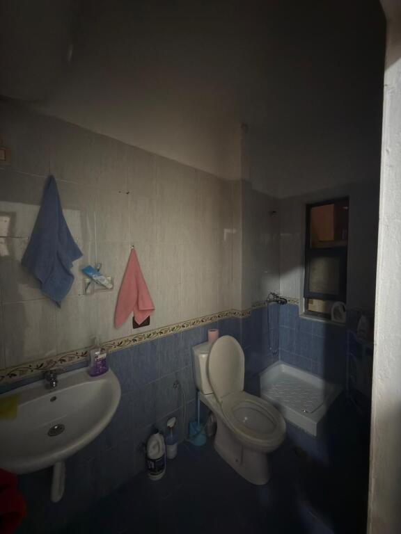 Shitet Apartament 1+1 - 5 Maj (pranë Conad) 