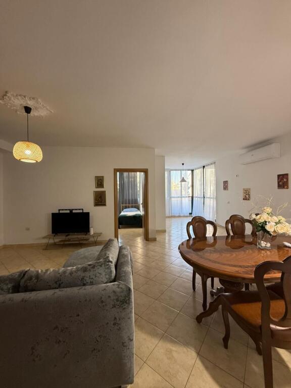 Apartament 2+1+2 me qera tek Market Joena 21 Dhjetori