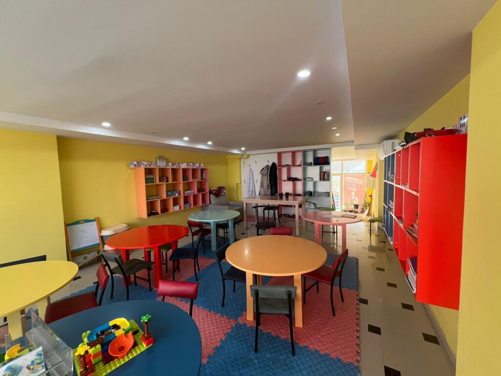 NEGOZIO IN VENDITA VICINO VILA L-ASTIR OCCASIONE TOTALMENTE