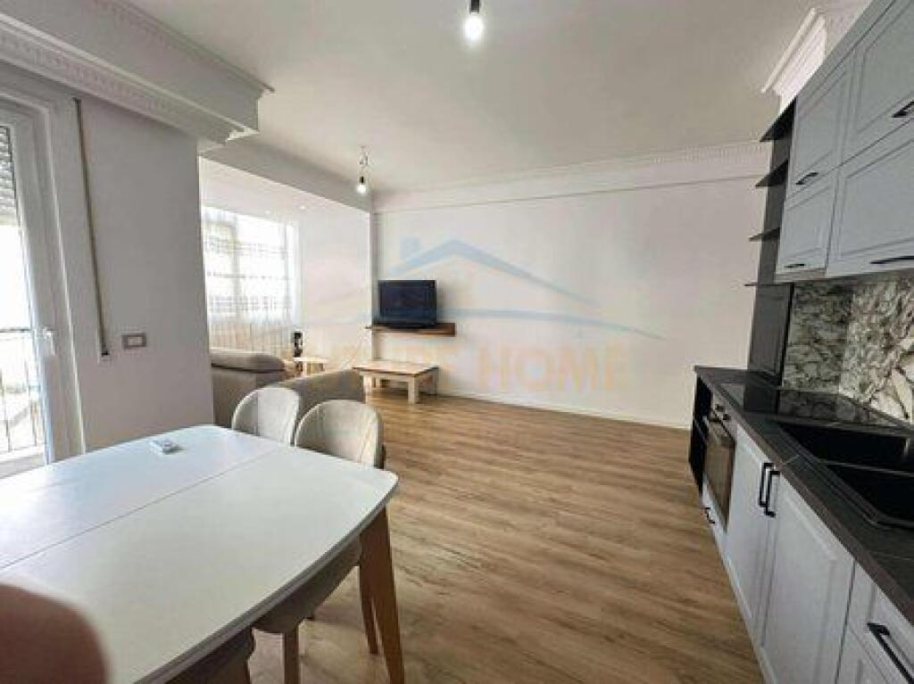 Shitet , Apartament 2+1 , Brryli , Tek Poliklinika Nr. 2