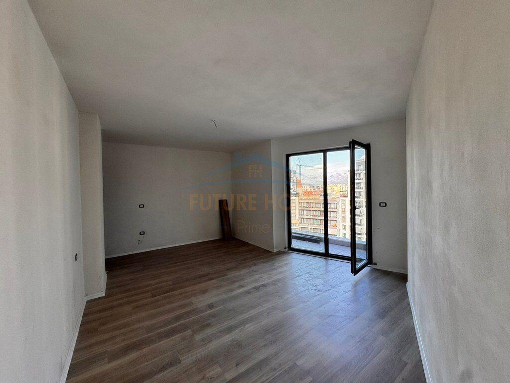 Shitet, Apartament 2+1 , Ish Fusha Aviacionit , Tirane.