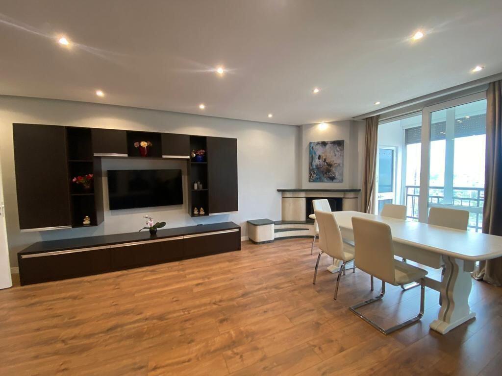 🏡 Apartament 2+1 me Qira – Super Lokacion, Ekspozita “Shqipëria Sot”