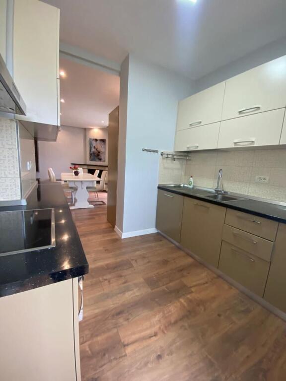 🏡 Apartament 2+1 me Qira – Super Lokacion, Ekspozita “Shqipëria Sot”
