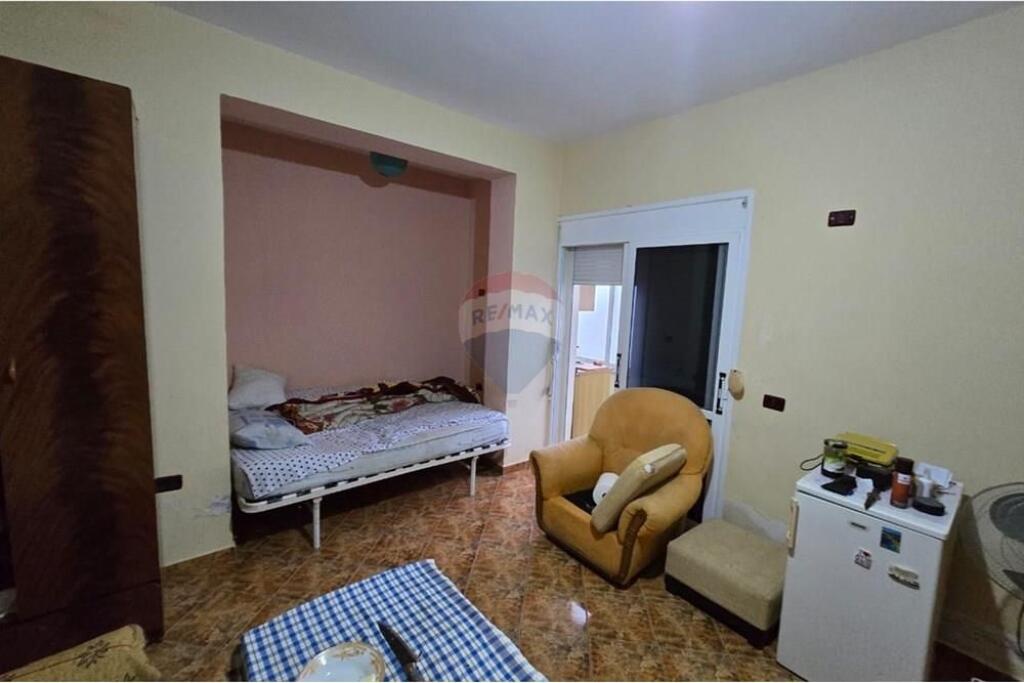 🏡 Studio Apartment for Sale – Lungomare, Vlora (near Rira, second line)