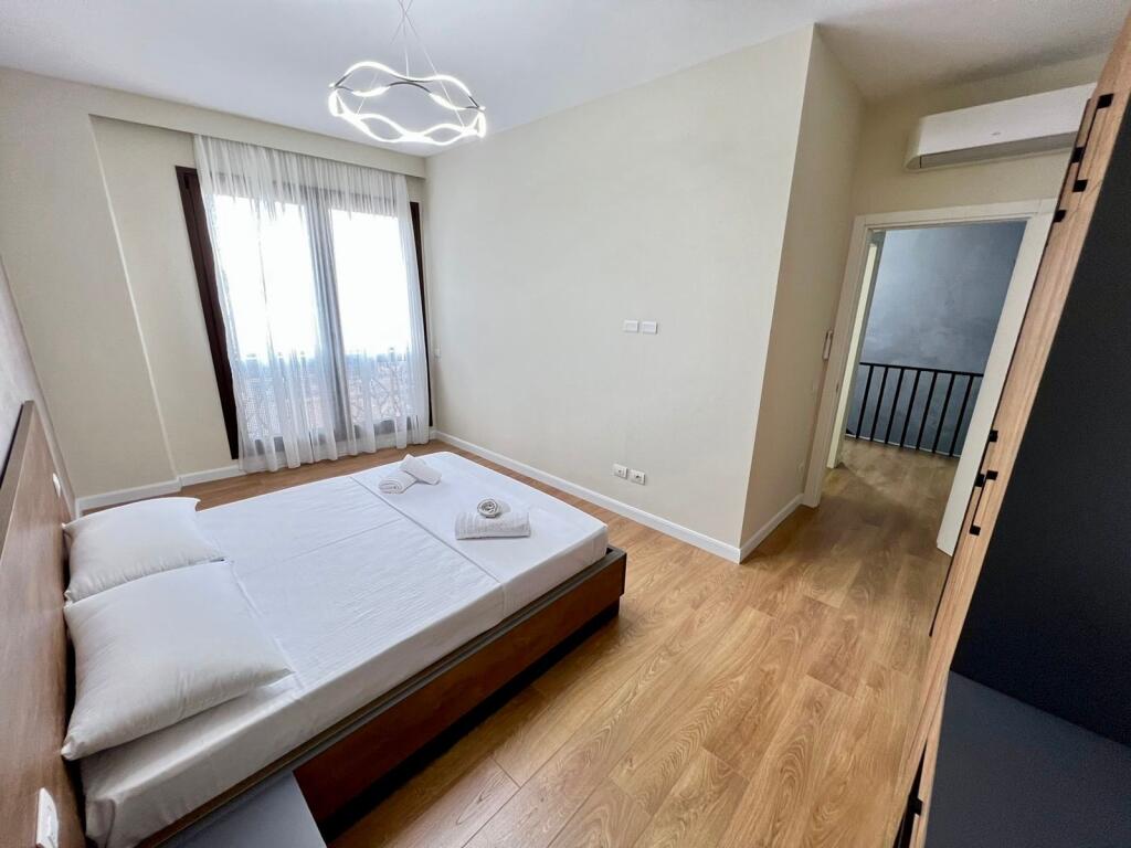 📣 SUPER DUPLEX IN AFFITTO 👉 Tipologia 2+1+2 📍Vicino al Centro 🛣️ Via "Barrikadave" ✨
