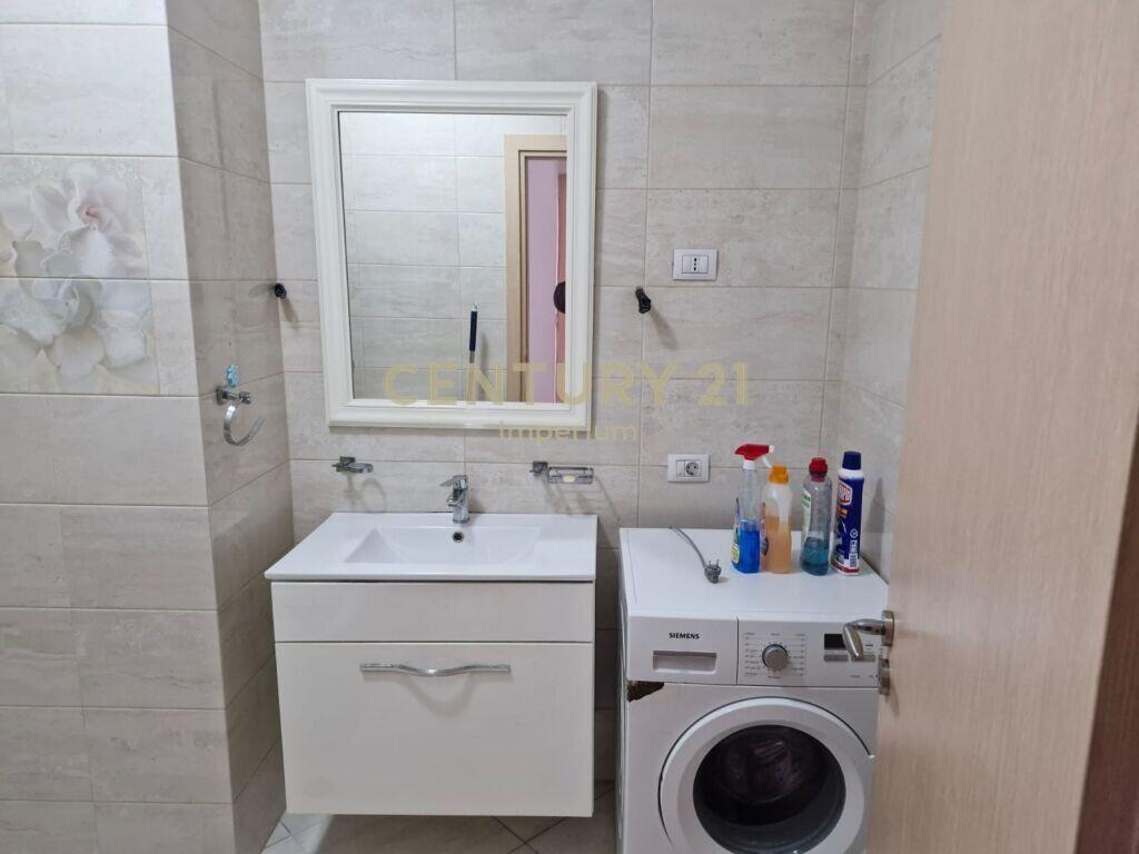Shitet Apartament 3+1 i Arreduar – Yzberisht, Tiranë