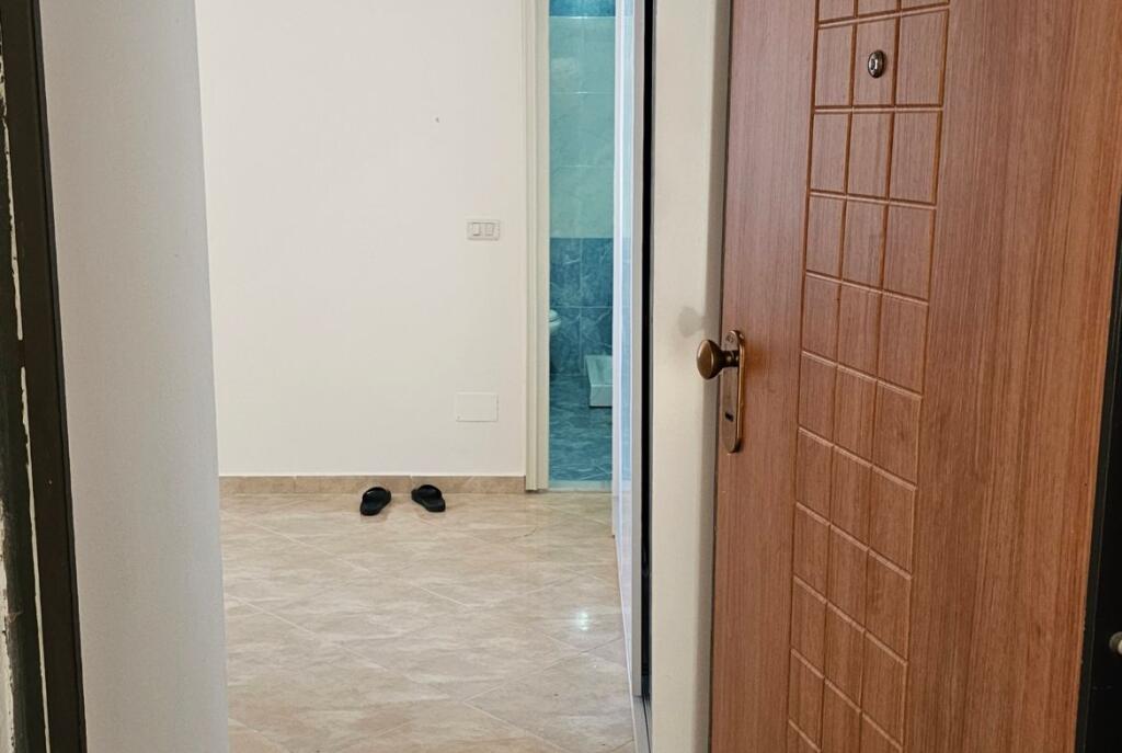 Ne Vlore, Prane Vilave Qeveritare, Shitet Garzoniere Me Pamje Nga Deti!
