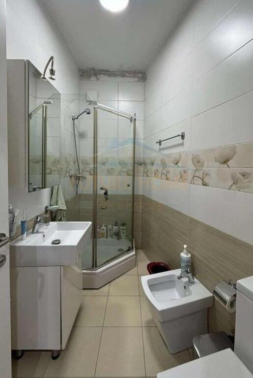 Qera , Apartament 1+1 +POST PARKIMI, Liqeni i Thate , Tirane.