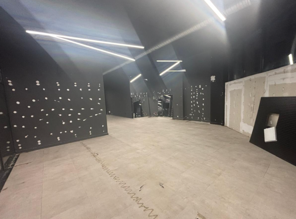 🏢 Locale Commerciale in Affitto – Centro, Viale Zogu I