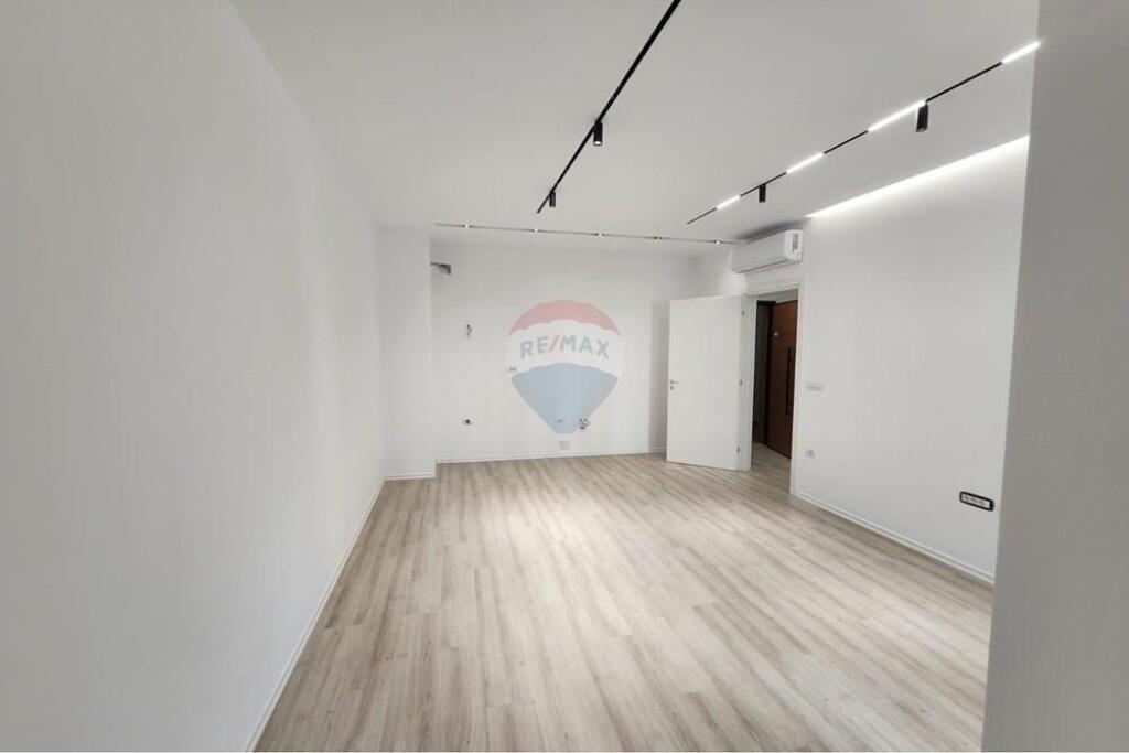Office for rent at Zogu i Zi !
