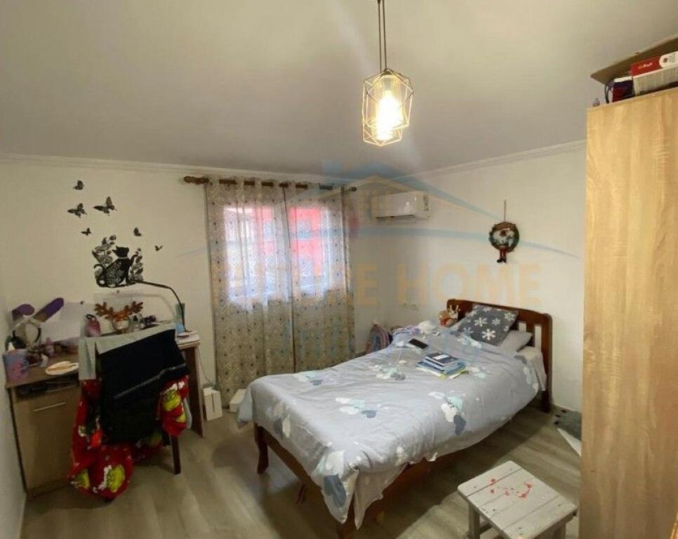 Rent opportunity, furnished 3+1 apartment at Vilat Gjermane in Tirana.