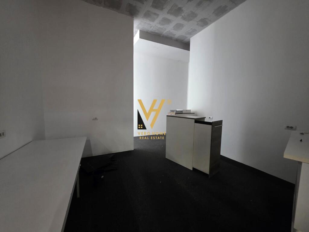 GIVE 300 M2 WAREHOUSE FOR RENT AT CASA ITALIA 1,950 EURO
