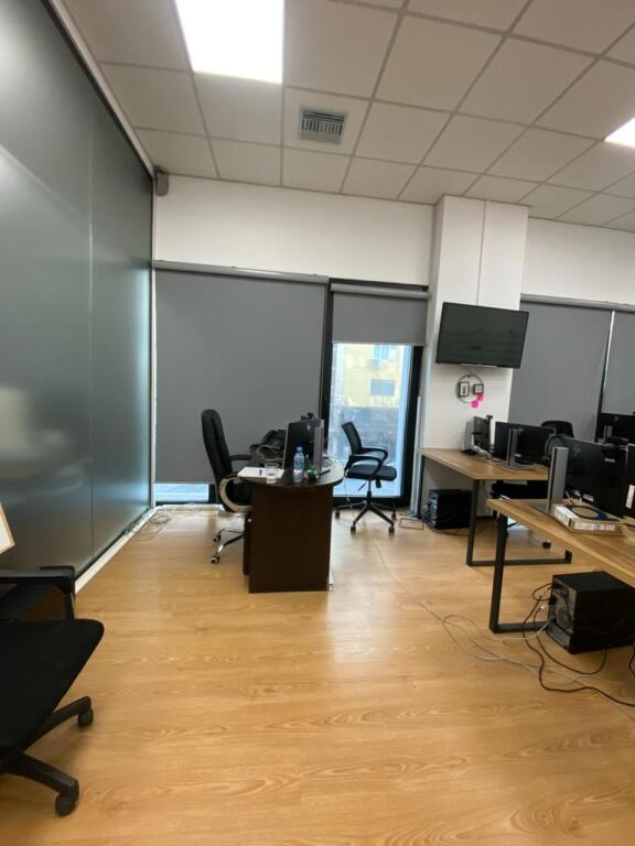 🏢 Locale Commerciale in Vendita – Complesso Square 21