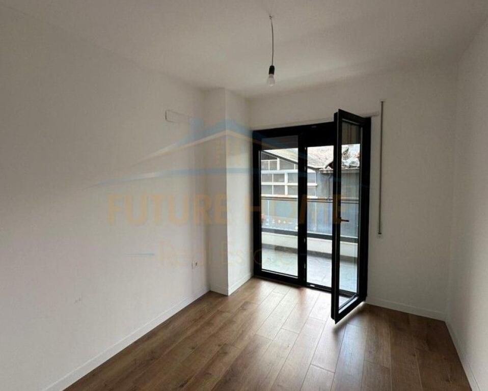 Affitto, Appartamento 2+1+2, Comune di Parigi, Tirana.