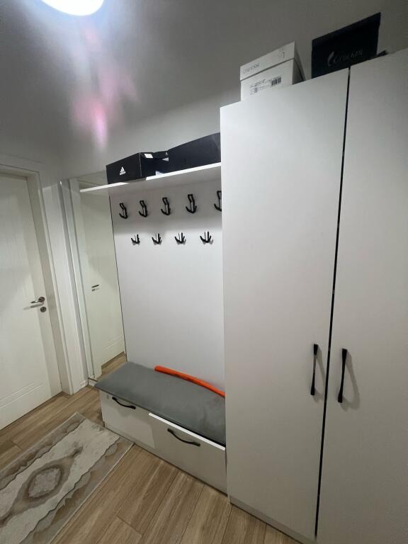 📣 AFFITTO Appartamento 2+1+2 📍 Vicino Casa Italia ✨  🏢 Nuova Costruzione 🪜 Piano 1 (Residenziale) 🛋️ Arredato Con Condizioni Moderne 👫 Preferiti Clienti Familiari  💶 Prezzo 500 Euro