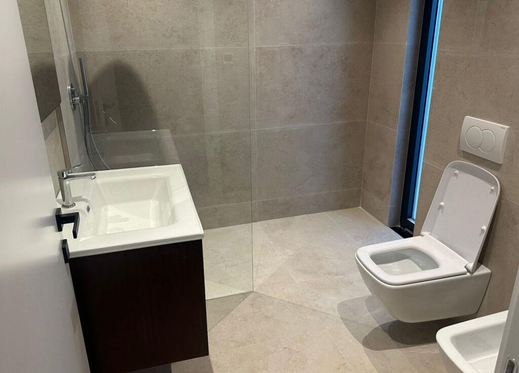 📌 Jepet me qira vilë luksoze 2-katëshe pranë TEG