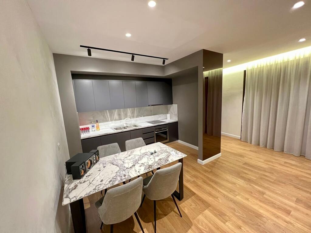 📣 SUPER DUPLEX IN AFFITTO 👉 Tipologia 2+1+2 📍Vicino al Centro 🛣️ Via "Barrikadave" ✨