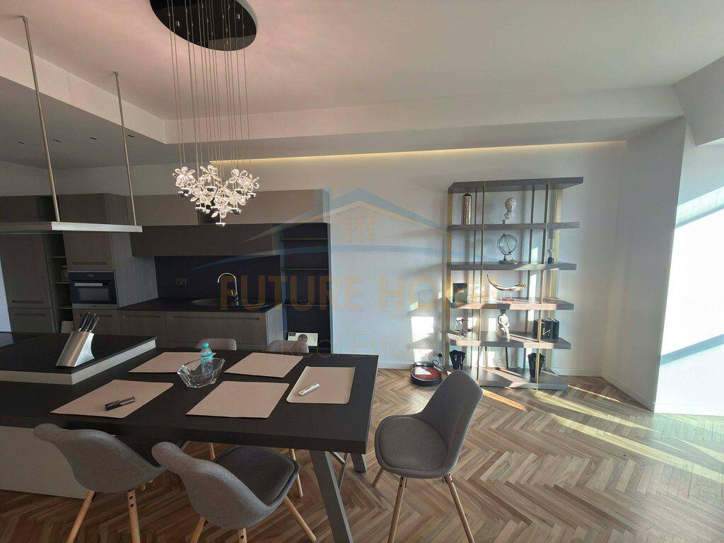 Shitet , Apartament 2+1 të konvertuar në 1+1 , Rezidencën Ambasador 3.