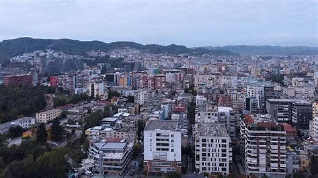 Apartment 2+1+2 bathrooms for sale near Hoxha Tahsim!